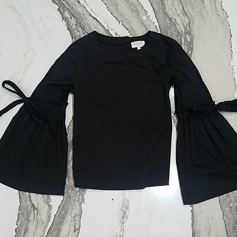 NWOT Laundry by Shelli Segal bell sleeved blouse